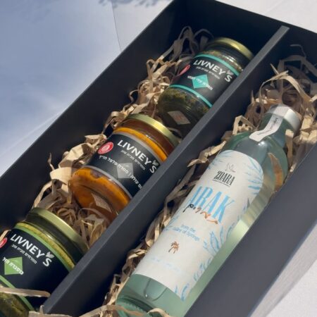 ⁨	האווירה החגיגית מתחילה כאן🤌🏻
מארזי החג שלנו מחכים לכם באתרהזדמנות מושלמת להפתיע, לשמח ולהוסיף נגיעת ליבניז לחג✨
הלינק בביו >>>